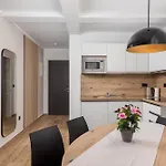 Belinda Apartments With Balcony & Private Parking