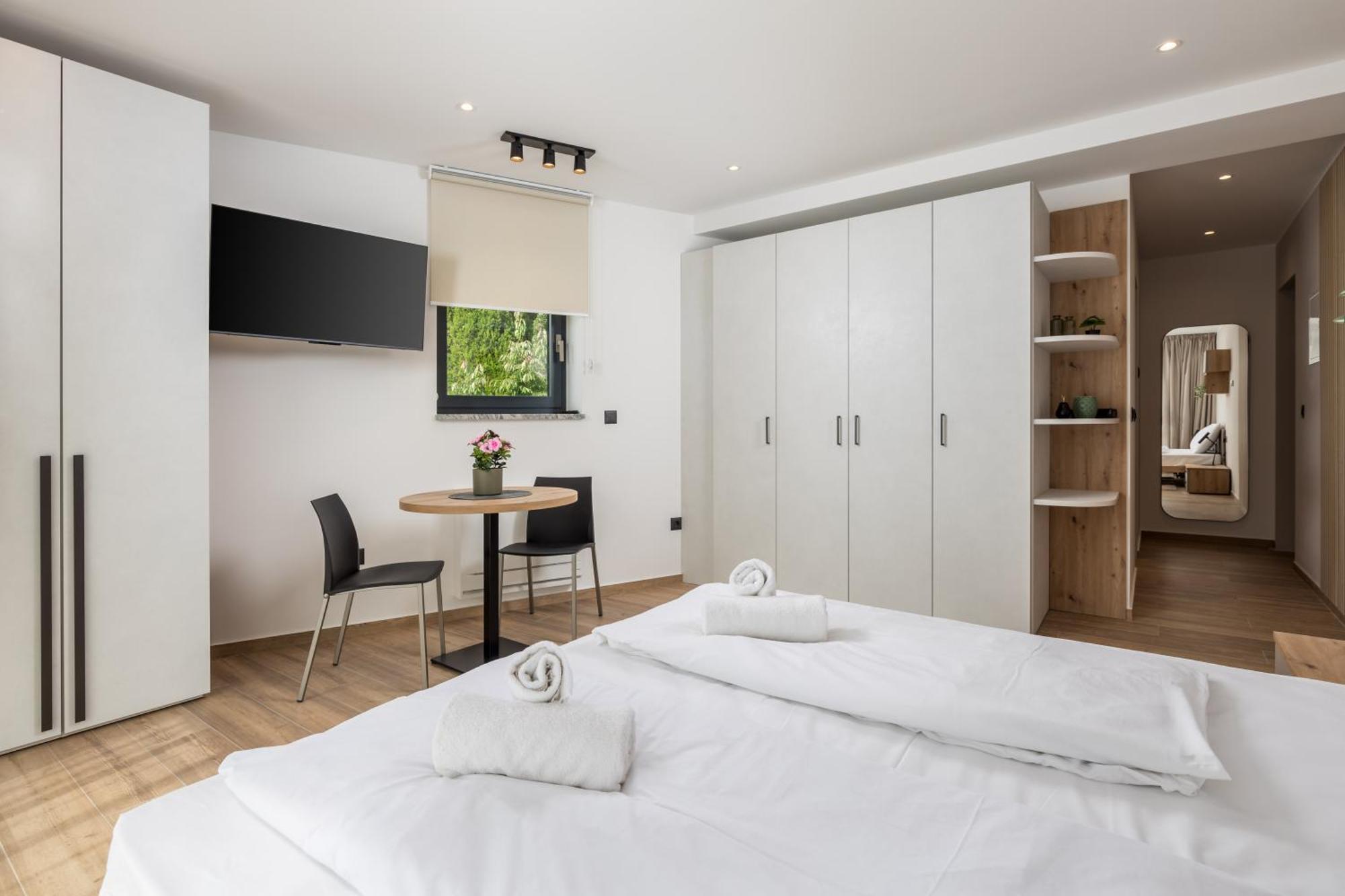 Apartma Belinda With Balcony & Private Parking