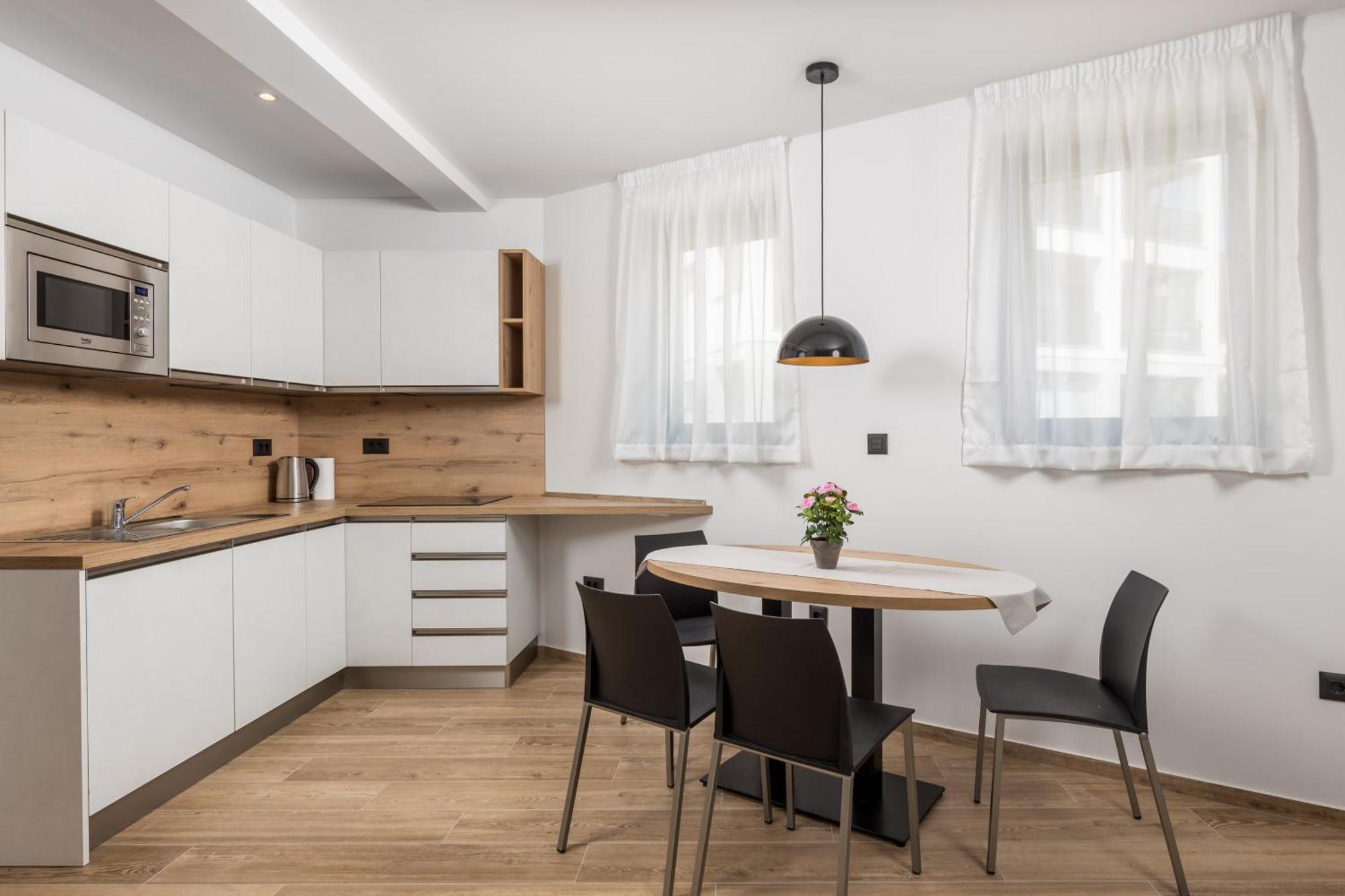 Belinda With Balcony & Private Parking Apartma Opatija