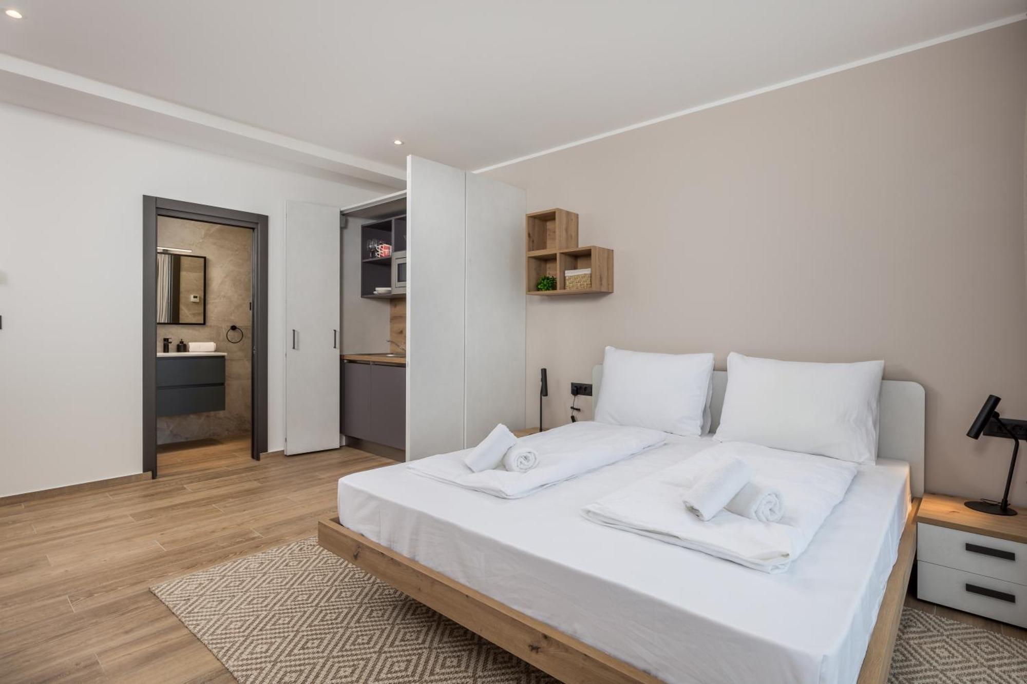 Apartma Belinda With Balcony & Private Parking *