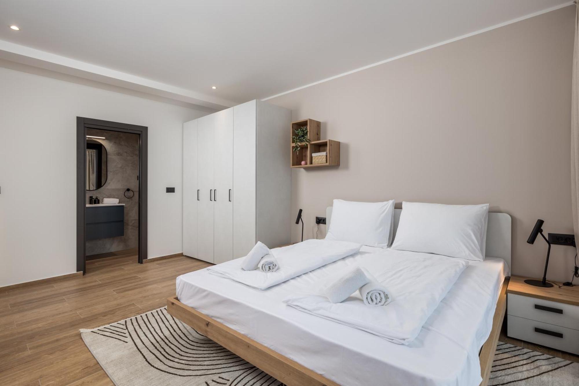 Belinda With Balcony & Private Parking Apartman *
